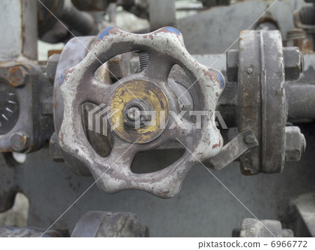 Machine valve 6966772