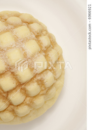 Up melonpan on a dish 6966921