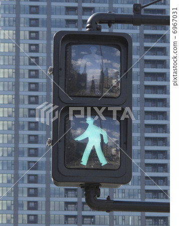 A new type of traffic light for pedestrians A new type of traffic light for pedestrians 6967031