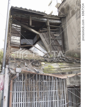 Abandoned house Abandoned house 6967554