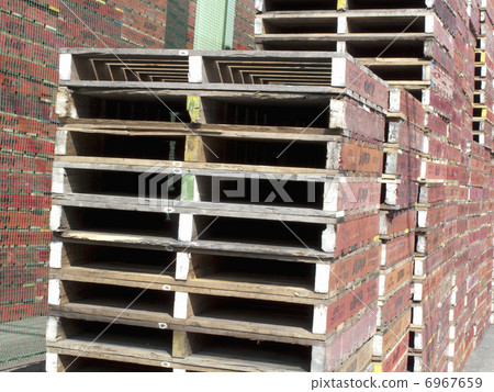 Wooden pallet for lift 6967659