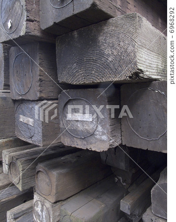 Stacked sleeper 6968292