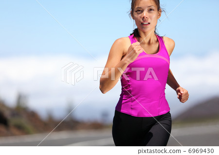 woman runner training for marathon 6969430