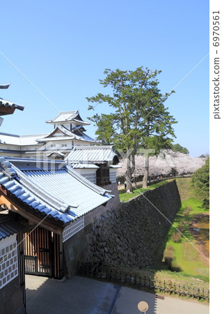 Kanazawa castle in spring (Hebei gate) 6970561