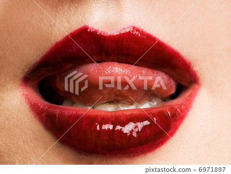 Red lips 6971897