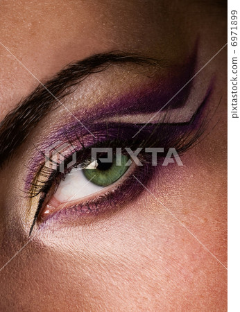 Creative eye paint 6971899