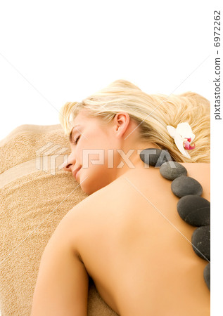 Massage with hot volcanic stones 6972262