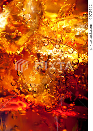 Close up view of the ice cubes in cola 6972432