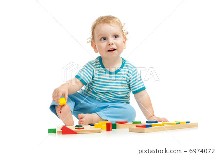 happy kid playing toys 6974072