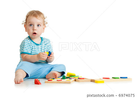 happy kid playing toys 6974075
