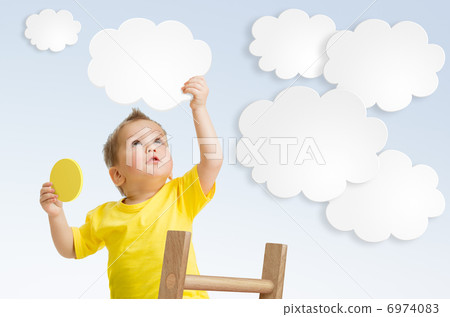 Kid attaching cloud to sky using ladder concept 6974083