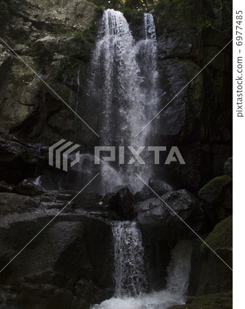 瀑布 6977485