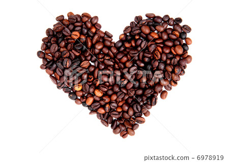 heart from the coffe beans 6978919
