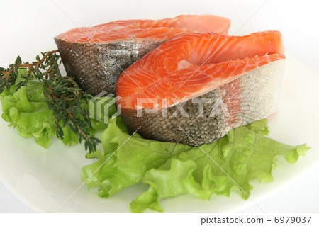 salmon on lettuce salmon on lettuce 6979037