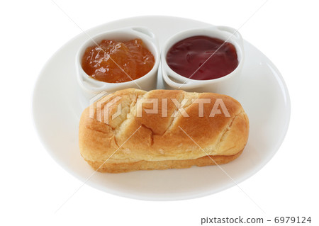 bread with jam in bowls 6979124
