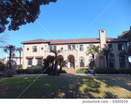 Baaric Hall Appearance Front 6980056