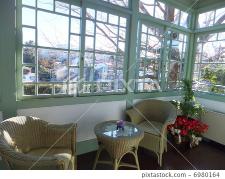 Bluff 18th Building 1st Floor Sun Room 01 6980164