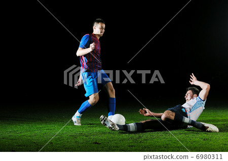 football players in competition for the ball 6980311