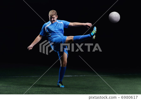 soccer player 6980617