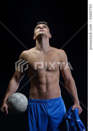 soccer player 6980793
