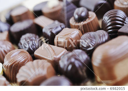 chocolate and praline 6982015