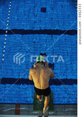 young swimmmer on swimming start 6982333