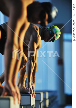 young swimmmer on swimming start 6982344