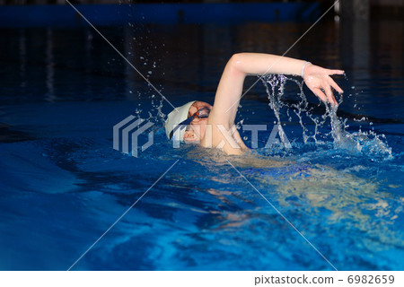 .swimmer 6982659