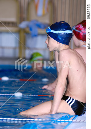 .young swimmer 6982663