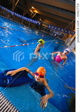 .happy swimmers 6982759