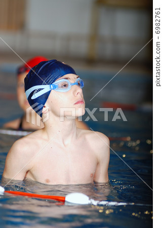 .boy in swimming pool 6982761