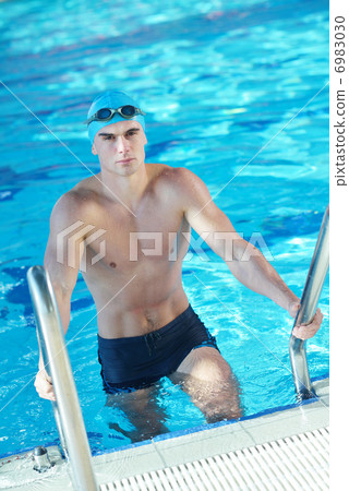 swimmer 6983030
