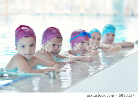 happy children group at swimming pool 6983124