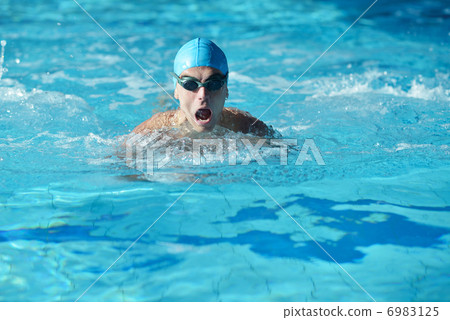 swimmer 6983125