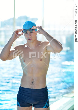 swimmer 6983126