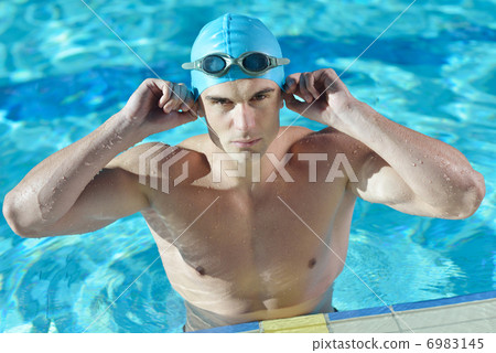 swimmer 6983145