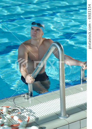 swimmer 6983154