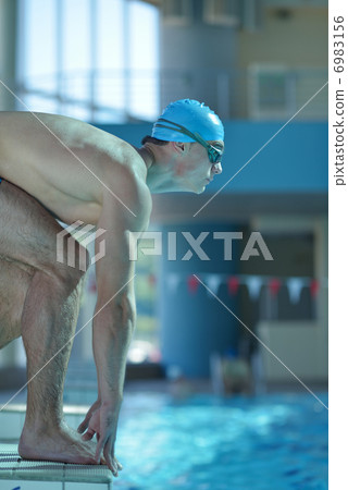 swimmer 6983156
