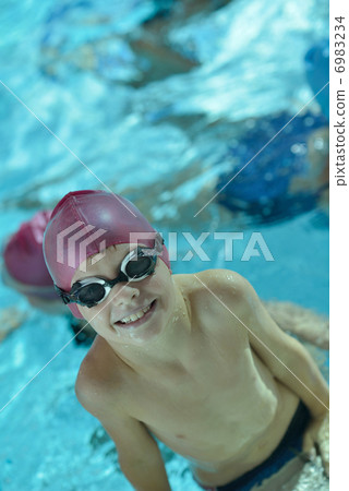 happy child on swimming pool 6983234