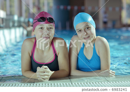 happy childrens at swimming pool 6983241