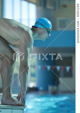 swimmer 6983269