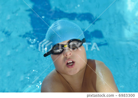 happy child on swimming pool 6983300