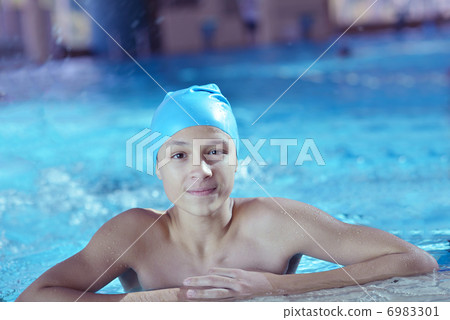 happy child on swimming pool 6983301
