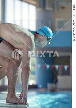 swimmer 6983306