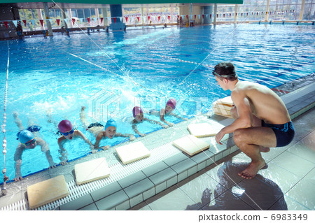 happy child on swimming pool 6983349