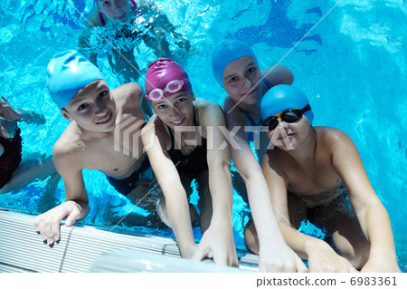 happy children group at swimming pool 6983361