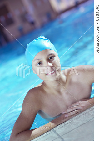 happy child on swimming pool 6983365