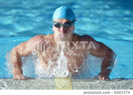 swimmer 6983374
