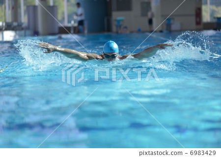 swimmer 6983429