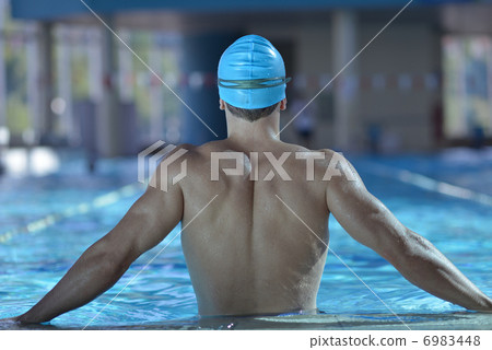 swimmer 6983448
